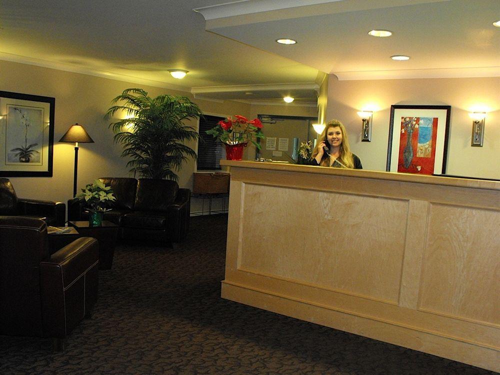 Glenwood Inn & Suites Trail Екстер'єр фото