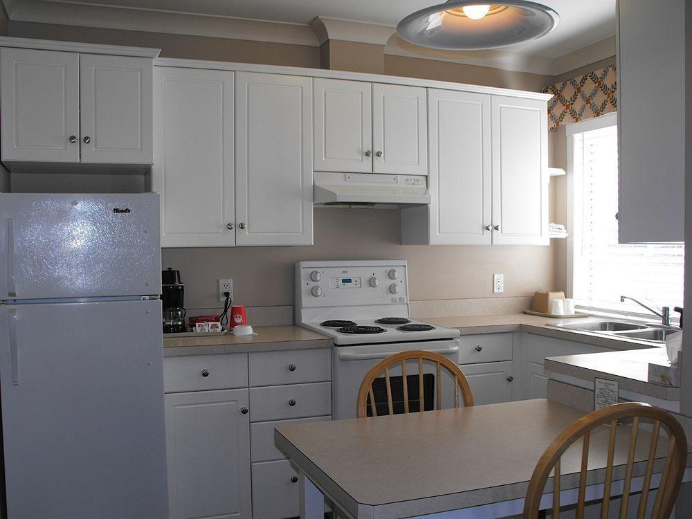 Glenwood Inn & Suites Trail Екстер'єр фото
