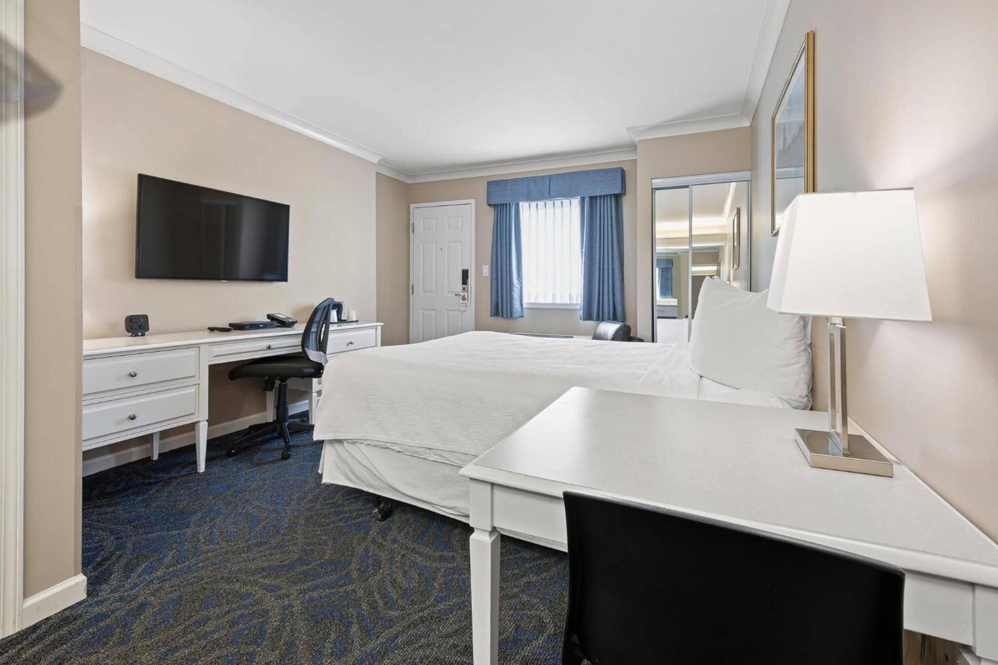 Glenwood Inn & Suites Trail Екстер'єр фото