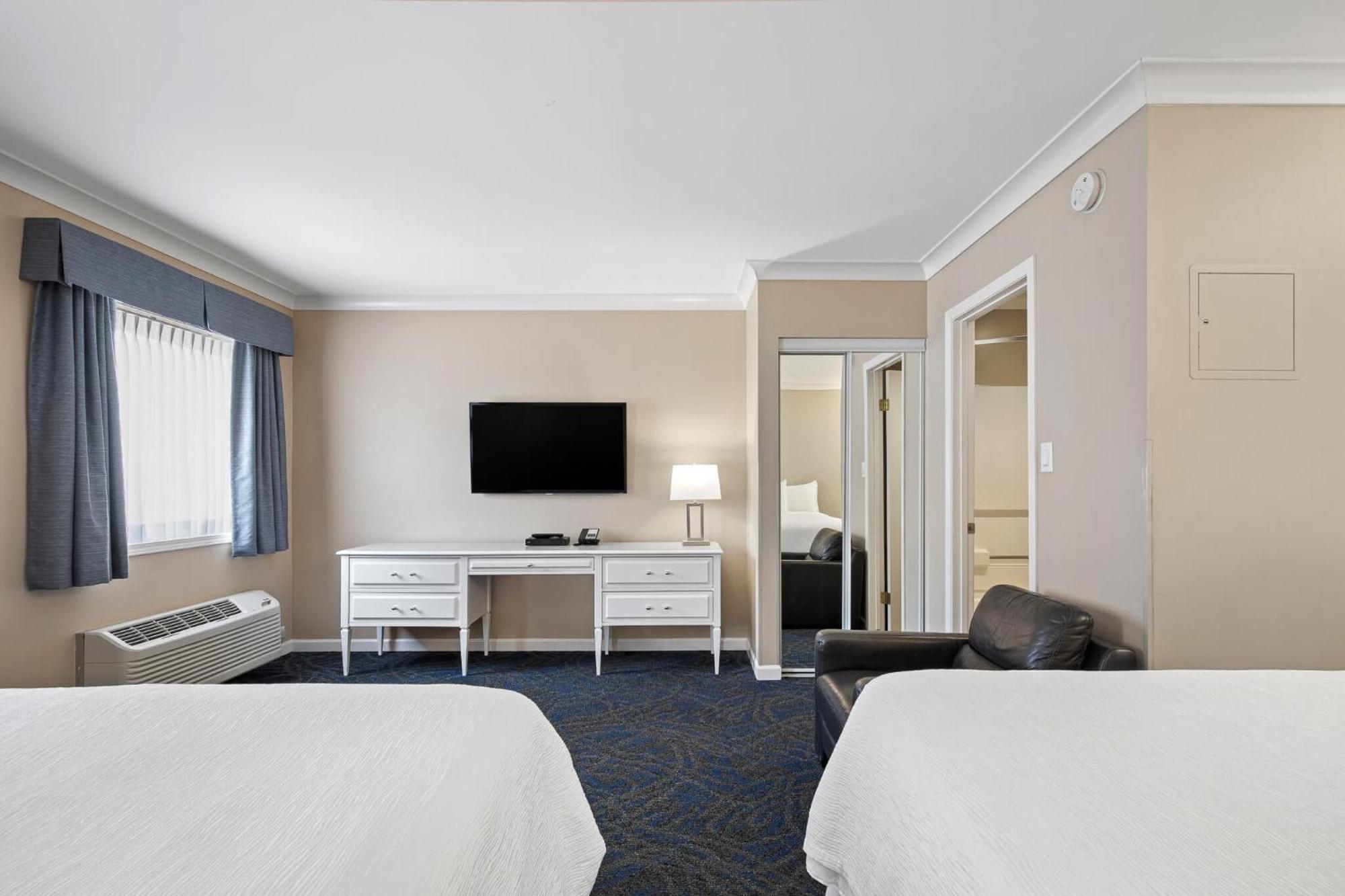 Glenwood Inn & Suites Trail Екстер'єр фото