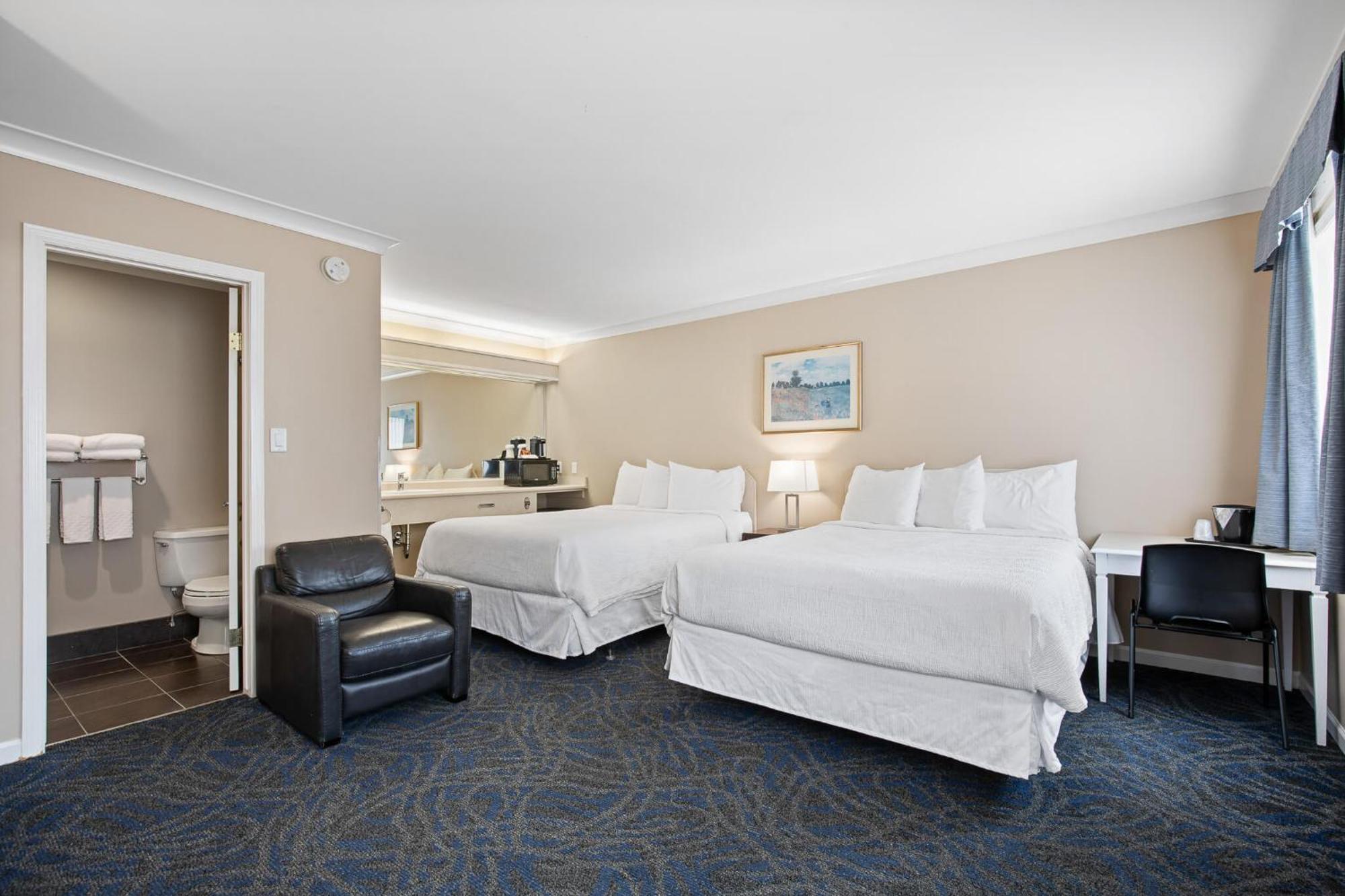 Glenwood Inn & Suites Trail Екстер'єр фото