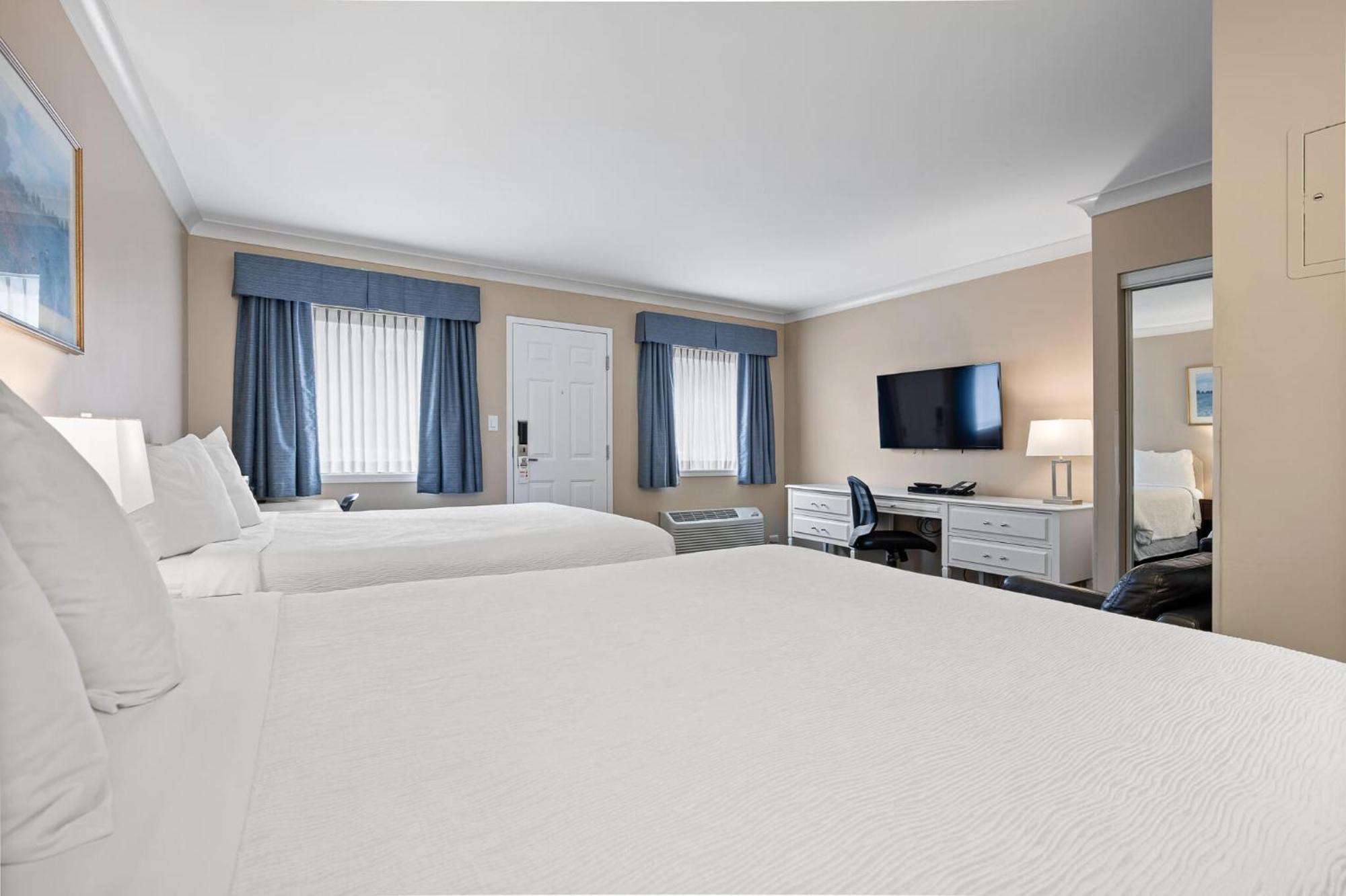 Glenwood Inn & Suites Trail Екстер'єр фото