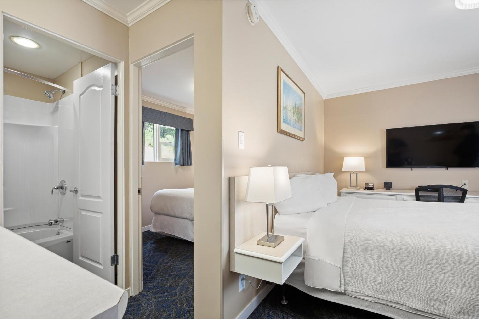 Glenwood Inn & Suites Trail Екстер'єр фото