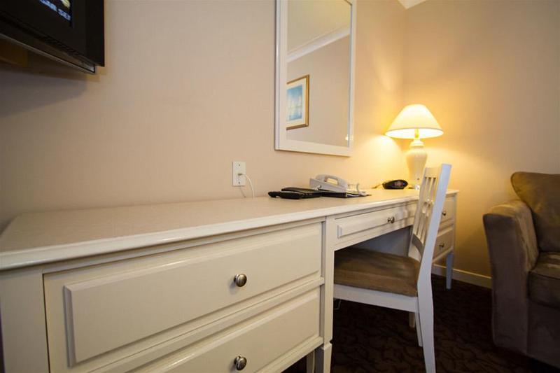 Glenwood Inn & Suites Trail Екстер'єр фото
